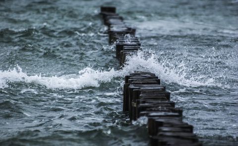Azerbaijan Calls for Regional Cooperation to Combat Caspian Sea Climate Crisis