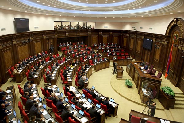 Armenian Parliament Debates Transport Issues, Regional Projects, And Security Policy