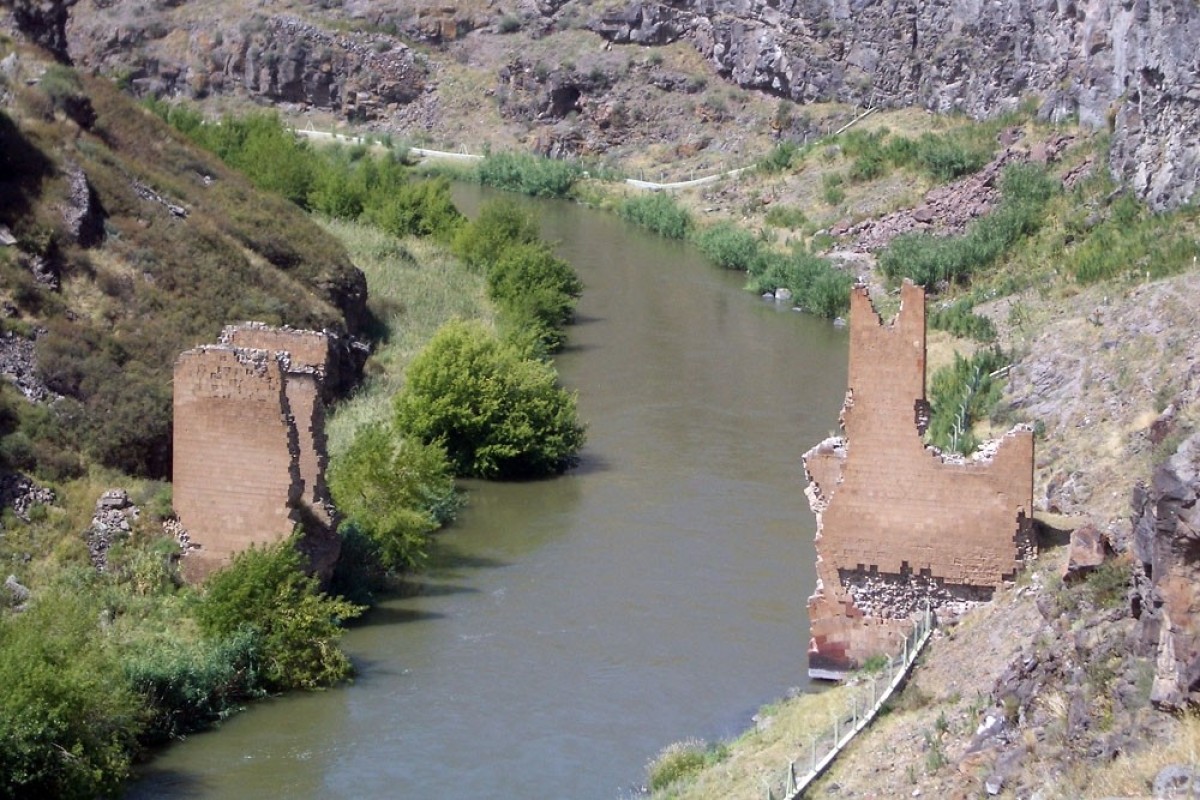 Waiting at the Border: Uncertainty over Armenia-Türkiye Rapprochement