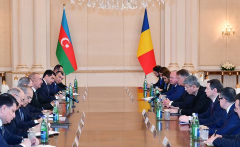 Rumänischer und aserbaidschanischer Präsident erörtern Energiebeziehungen in Baku