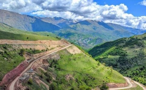 Nikol Paschinjan kommentiert die Änderung der Route von Armenien nach Bergkarabach und die Verlegung von Militäreinheiten