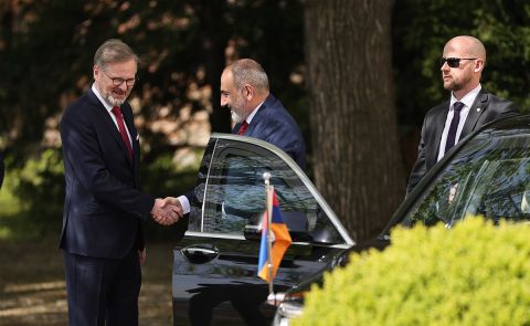 Nikol Pashinyan Meets High-Level Czech Officials in Prague