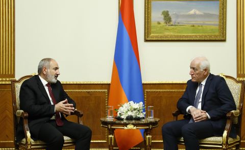 Armeniens Präsident und Premierminister diskutieren über Bergkarabach