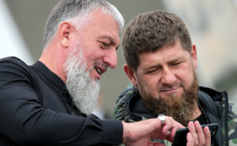 Ramsan Kadyrow und Adam Delimchanows SMM-Team behaupten, er sei am Leben und wohlauf