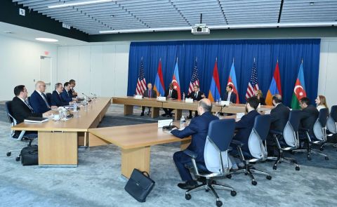 Armenian and Azeri FMs Resume Fresh Talks in US