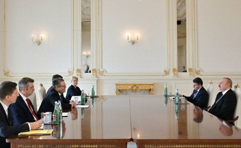 Deutscher Staatsminister besucht Aserbaidschan