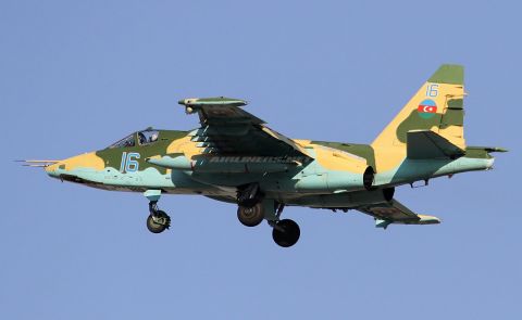 Aserbaidschan testet Su-25-Flugzeuge nach Modernisierungsprozess in der Türkei