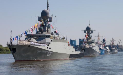 Dagestan hält Flottenparade am Kaspischen Meer ab