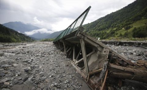 Großer Erdrutsch in Georgien verursacht Katastrophe