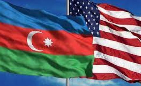 Aserbaidschanischer Verteidigungsminister und Präsident diskutieren mit hochrangigen US-Offiziellen über Bergkarabach