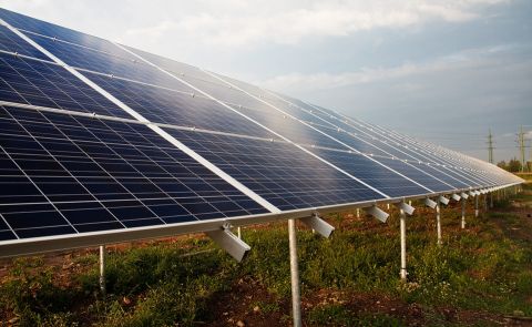 Aserbaidschan nimmt größtes Solarkraftwerk der Region in Betrieb