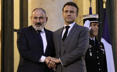 Armenien und Frankreich diskutieren im Élysée-Palast über bilaterale Beziehungen, Bergkarabach und EU-Beziehungen