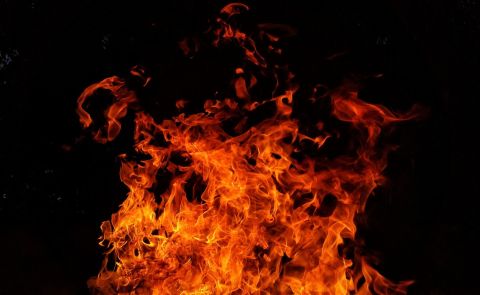 Großes Feuer in der Kunstgalerie von Suchumi vernichtet über 4.000 Gemälde