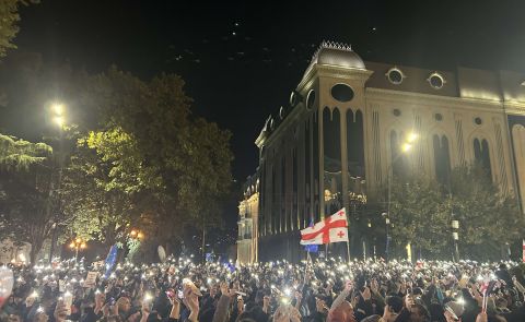 Tränen und Tränengas: Zeugen enthüllen Brutalität, als Proteste gegen das Pausieren der EU-Beitrittsgespräche ausbrechen