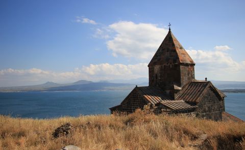 Vom Neorealismus zum Neoliberalismus: Armeniens strategischer Kurswechsel in der Außenpolitik nach dem Bergkarabach-Konflikt