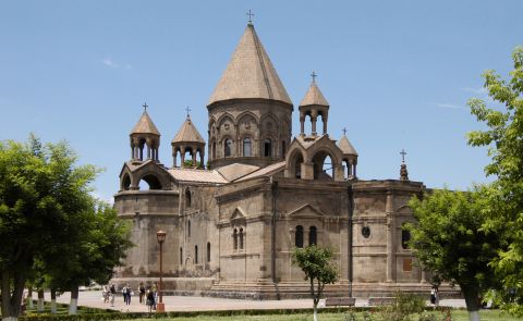Clashes at Armenia’s Holy Etchmiadzin as Church Leadership Condemns Government Interference