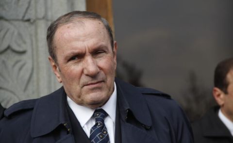 Levon Ter-Petrosyan’s Office Accuses Authorities of Power Cut