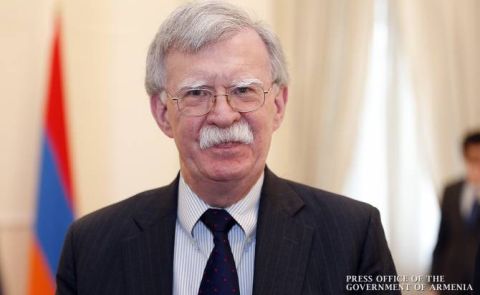 Wichtige Aspekte von John Boltons Besuch in Armenien