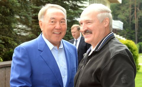 Paschinjan wird Erklärungen von Lukaschenko und Nasarbajew verlangen