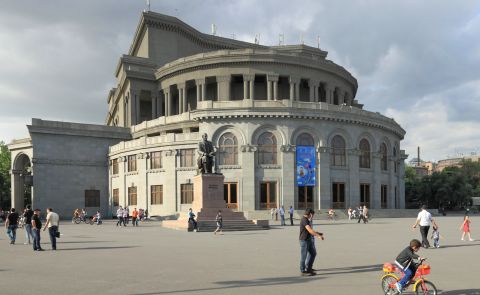 Umstrittene Entlassung des Leiters des Operntheaters in Jerewan