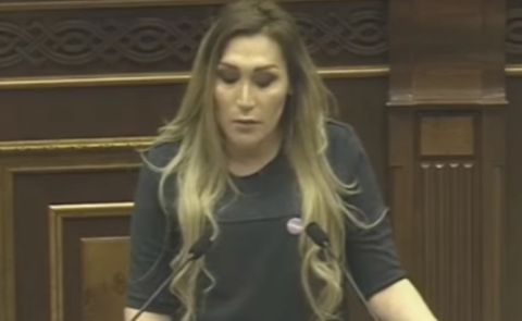 Transgender-Frau hält Rede im armenischen Parlament