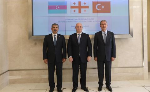 Trilaterale Sicherheitskonferenz zwischen den Verteidigungsministern Aserbaidschans, Georgiens und der Türkei in Gabala