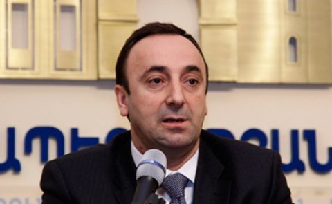 Das armenische Verfassungsgericht lehnt es ab, seinen Vorsitzenden Hrayr Tovmasjan seiner Befugnisse zu berauben.