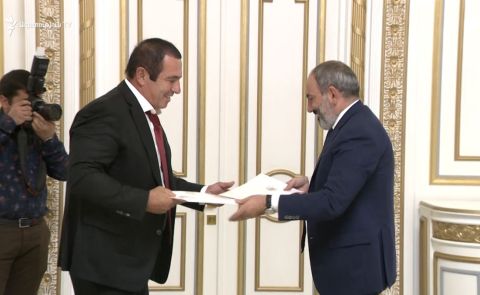Wohlhabendes Armenien besteht auf Paschinjans Rücktritt