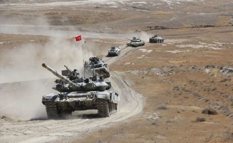 Militärübungen im Kaukasus: Nervenkrieg zwischen Baku und Eriwan