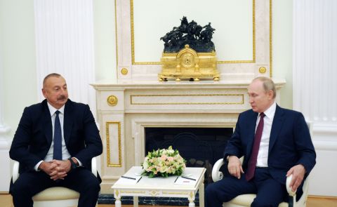 Putin meets Aliyev in Moscow