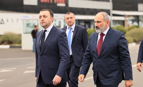 Nikol Paschinjan trifft Irakli Garibaschwili an der armenisch-georgischen Grenze