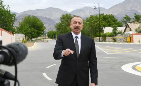 Alijews Botschaft an Teheran: "40 Millionen Aserbaidschaner, die außerhalb Aserbaidschans leben, werden des Erlernens ihrer Muttersprache beraubt"