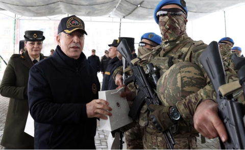 Aserbaidschan und Türkei halten gemeinsame Militärübungen an der iranischen Grenze ab; Türkischer Verteidigungsminister in Baku