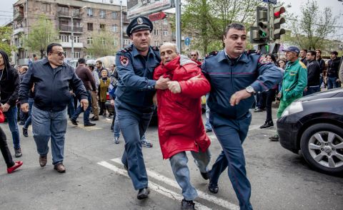 Massenproteste gegen Sargsjan in Armenien